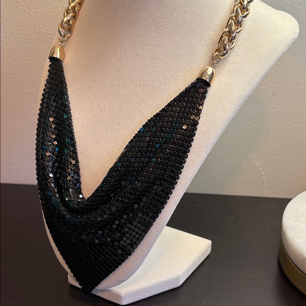 Elegant Black and Gold Necklace